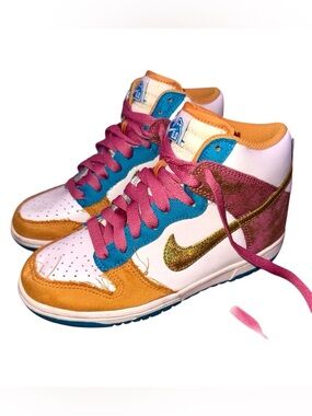 Nike Dunk High 6.0 2009 Edition in Swan Metallic Gold